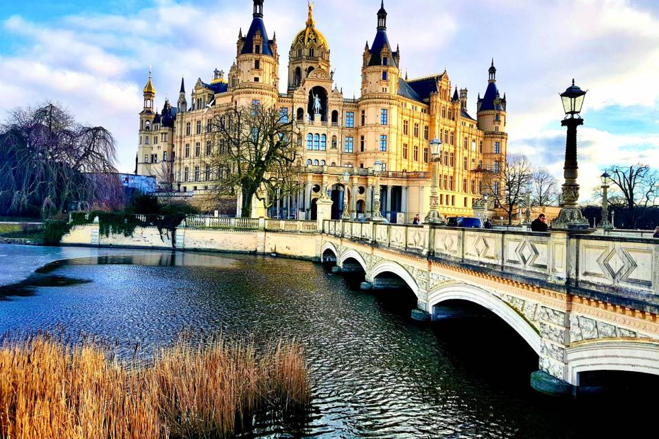 Schloss Schwerin mit Schlossbrücke